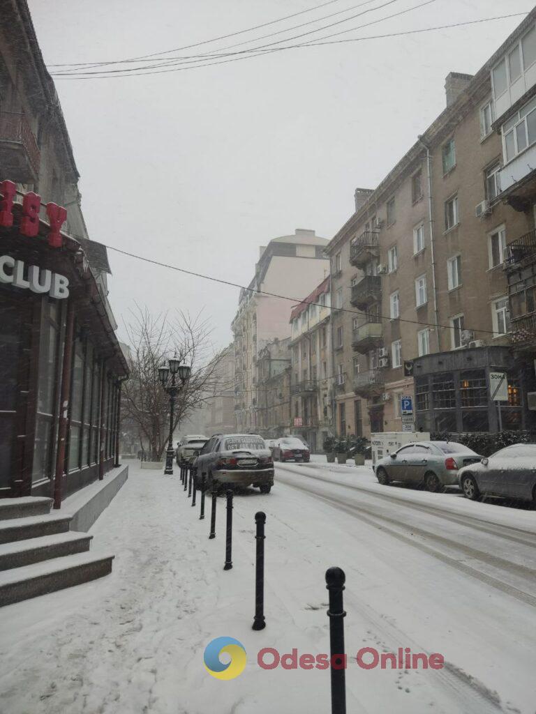 Одеса: снігопад змінив місто та його ритм (фоторепортаж)