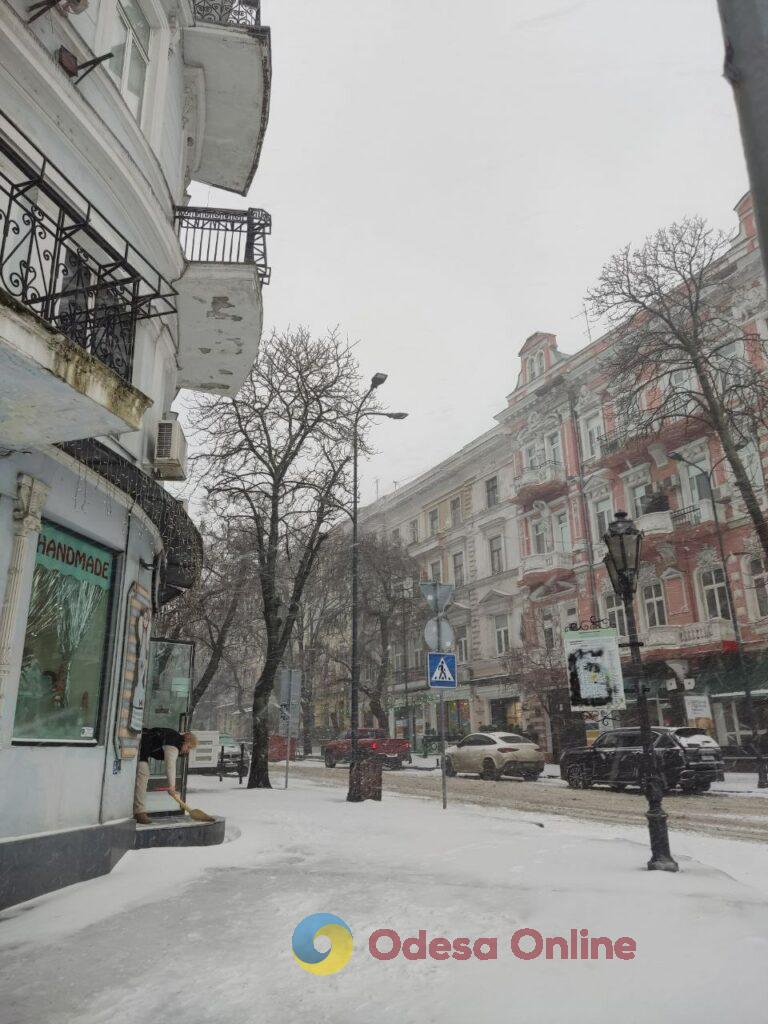 Одеса: снігопад змінив місто та його ритм (фоторепортаж)