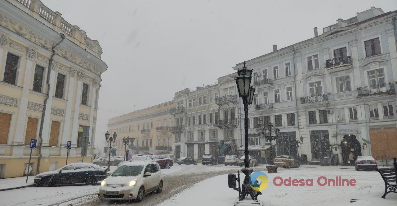 Одеса: снігопад змінив місто та його ритм (фоторепортаж)
