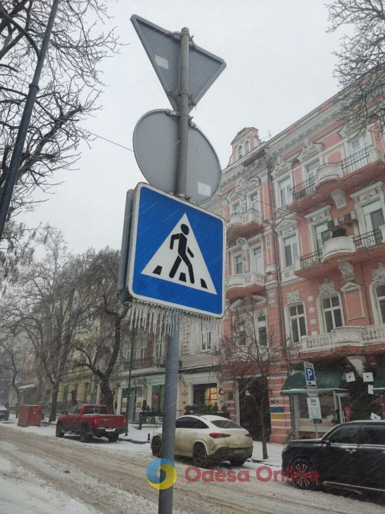 Одеса: снігопад змінив місто та його ритм (фоторепортаж)