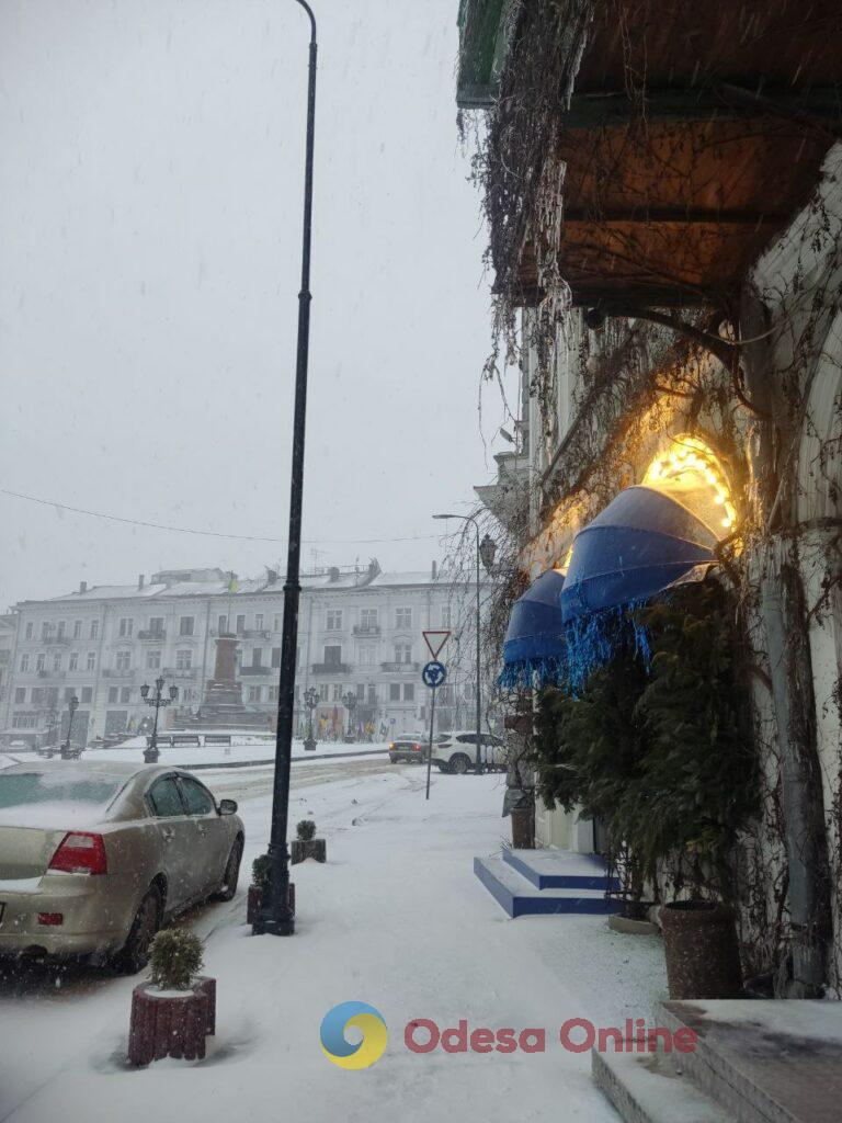 Одеса: снігопад змінив місто та його ритм (фоторепортаж)