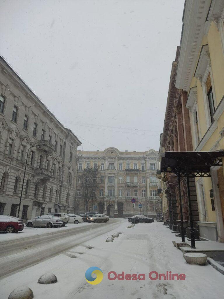 Одеса: снігопад змінив місто та його ритм (фоторепортаж)