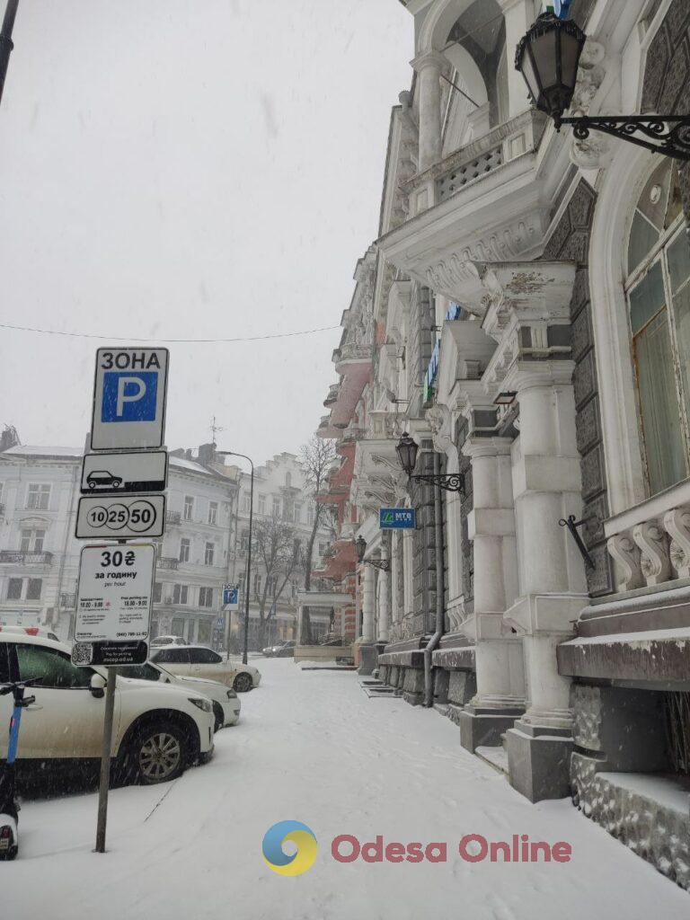 Одеса: снігопад змінив місто та його ритм (фоторепортаж)