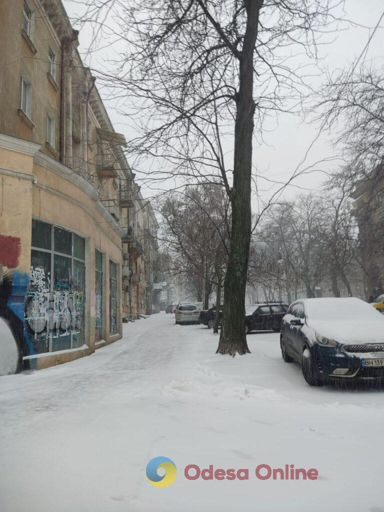 Одеса: снігопад змінив місто та його ритм (фоторепортаж)