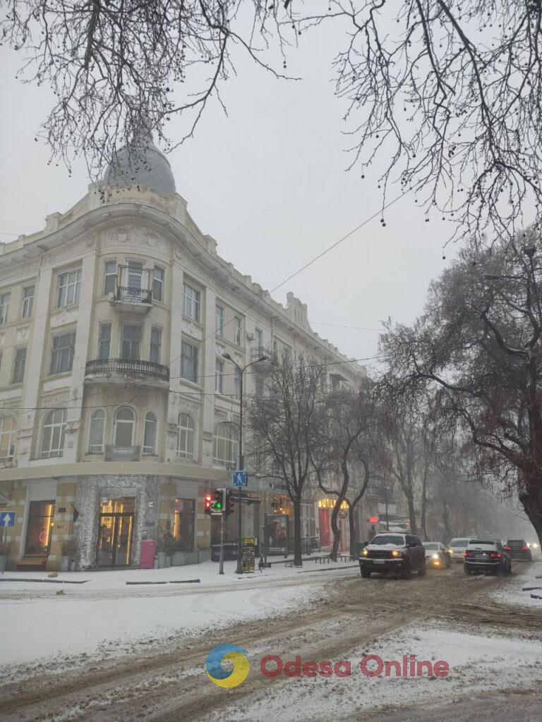 Одеса: снігопад змінив місто та його ритм (фоторепортаж)