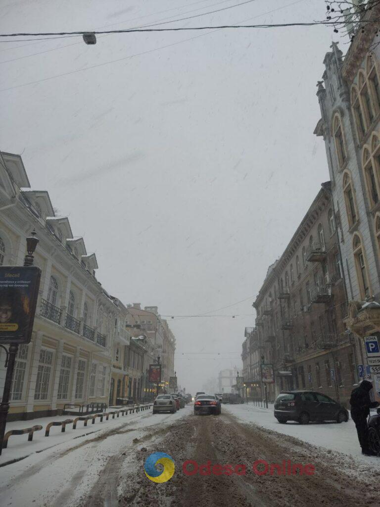 Одеса: снігопад змінив місто та його ритм (фоторепортаж)
