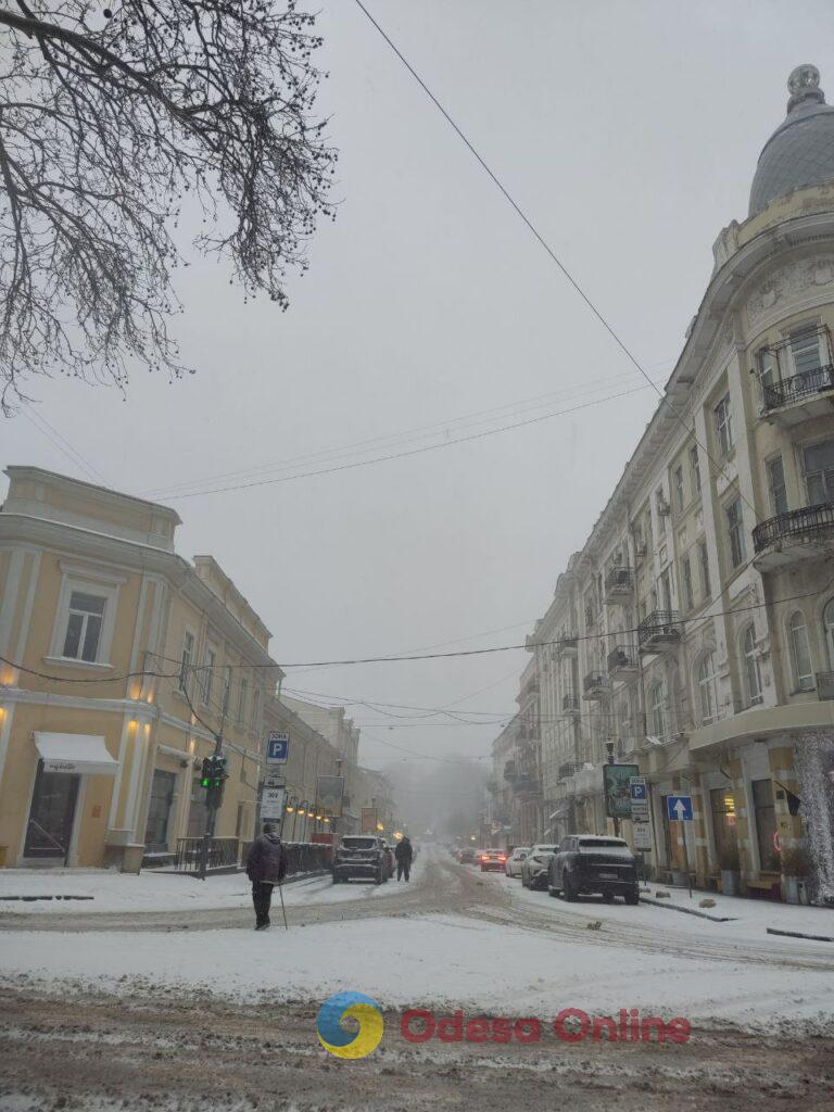Одеса: снігопад змінив місто та його ритм (фоторепортаж)