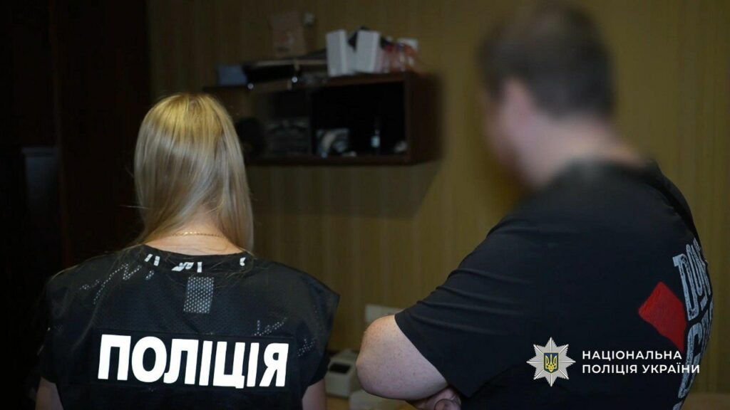 Виготовляв фіктивні документи для виїзду за кордон: одеситу загрожує дев’ять років за гратами Виготовляв фіктивні документи для виїзду за кордон: одеситу загрожує дев’ять років за гратами