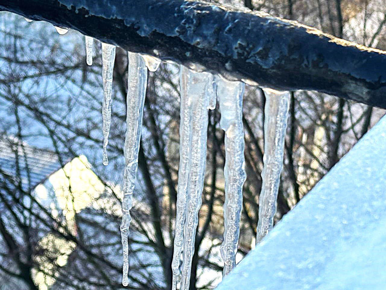 Одеситів попереджають про небезпеку падіння бурульок Одеситів попереджають про небезпеку падіння бурульок