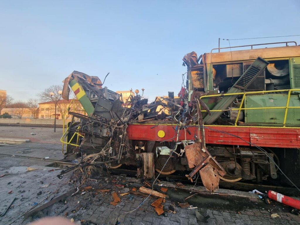 Удар по залізниці: на Одещині та в трьох інших областях пошкоджена інфраструктура Удар по железной дороге: в Одесской и трех других областях повреждена инфраструктура