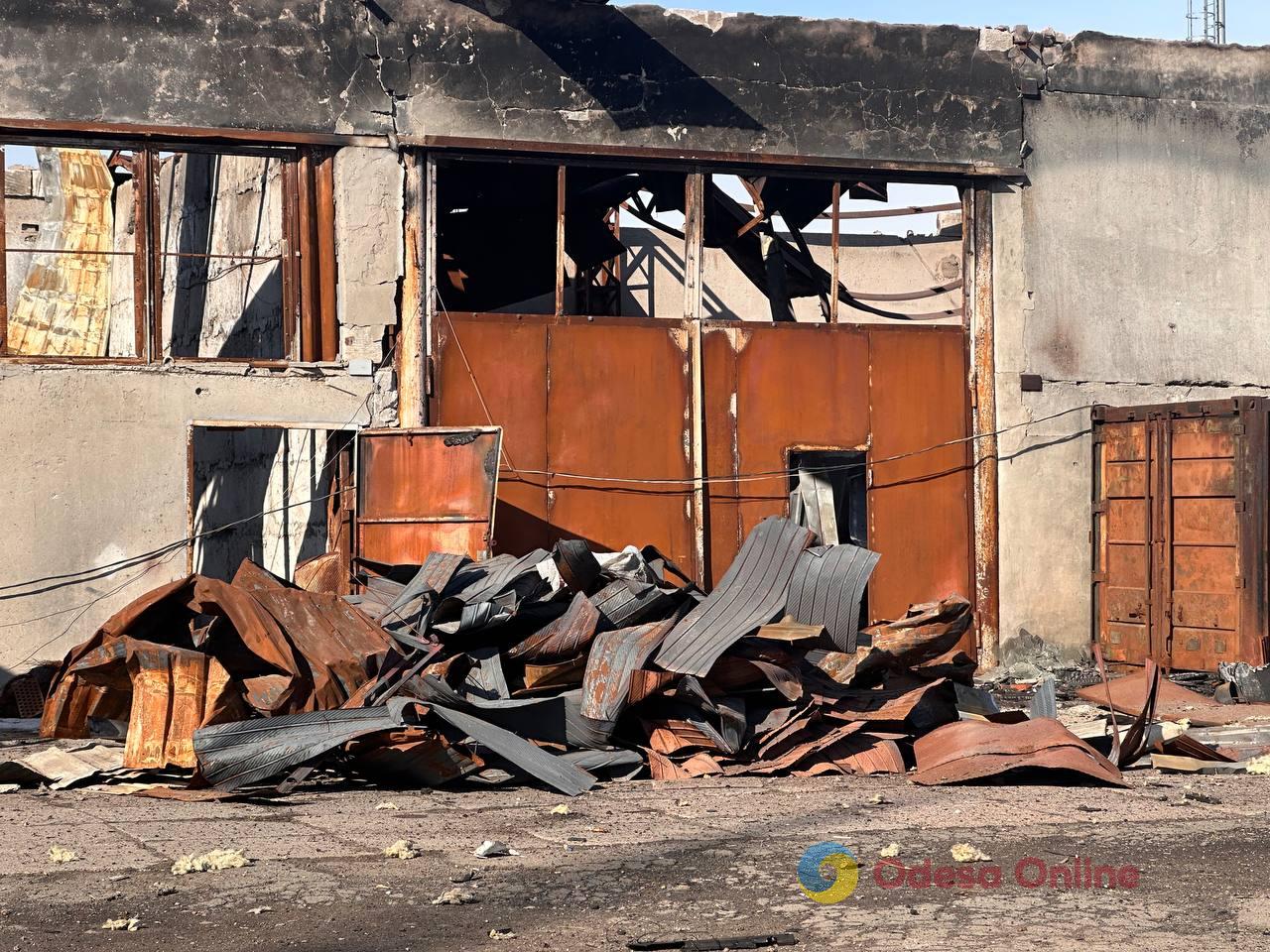 Знищений автомагазин та загиблі співробітники: наслідки нічного удару по Одещині Знищений автомагазин та загиблі співробітники: наслідки нічного удару по Одещині