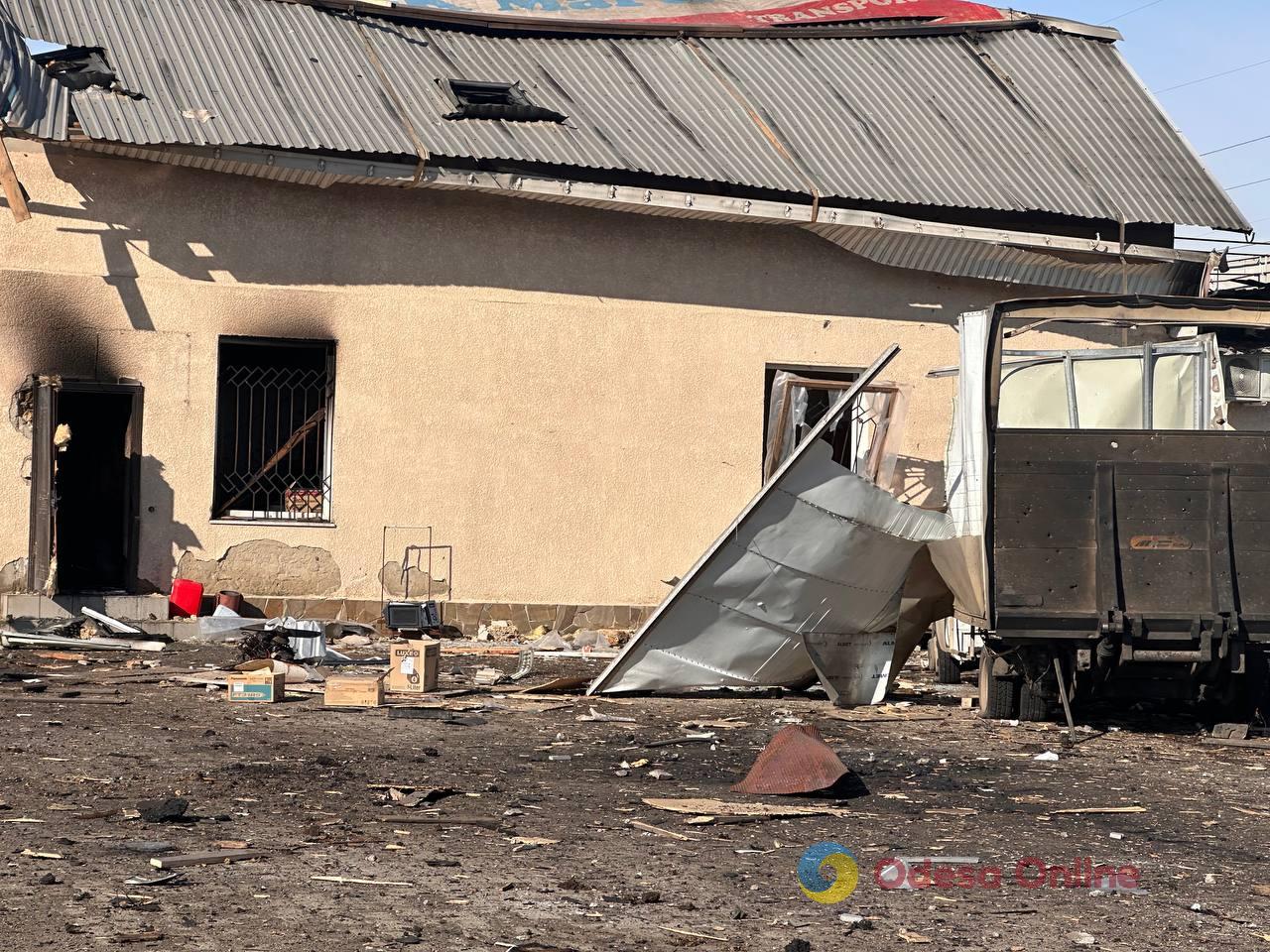 Знищений автомагазин та загиблі співробітники: наслідки нічного удару по Одещині Знищений автомагазин та загиблі співробітники: наслідки нічного удару по Одещині