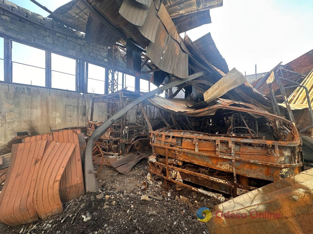 Знищений автомагазин та загиблі співробітники: наслідки нічного удару по Одещині Знищений автомагазин та загиблі співробітники: наслідки нічного удару по Одещині