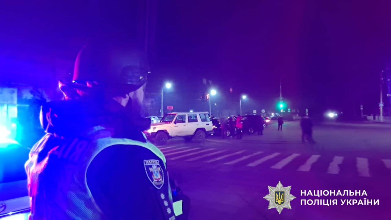 У Миколаєві стався вибух – постраждали семеро патрульних У Миколаєві стався вибух – постраждали семеро патрульних