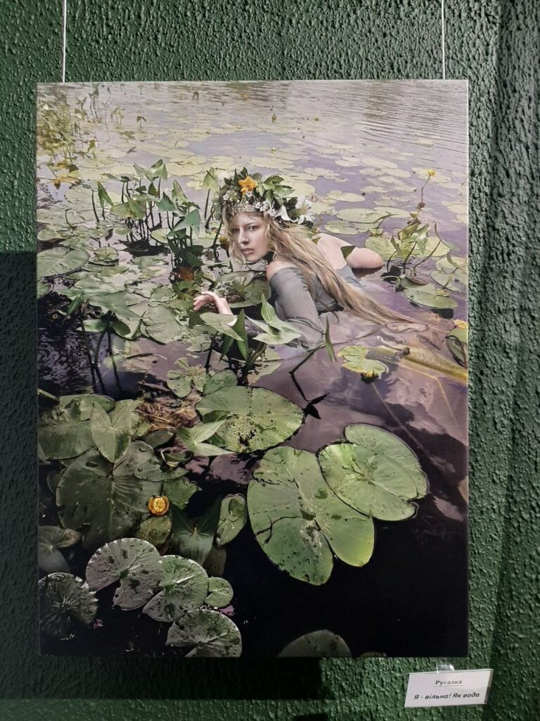 В Одесі відкрилася фотовиставка «Лісова: свобода бути собою» (фоторепортаж)
