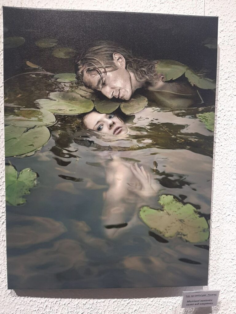 В Одесі відкрилася фотовиставка «Лісова: свобода бути собою» (фоторепортаж)