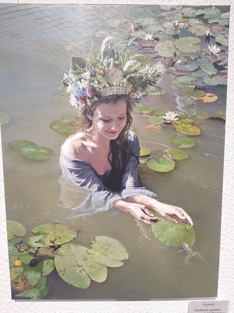 В Одесі відкрилася фотовиставка «Лісова: свобода бути собою» (фоторепортаж)