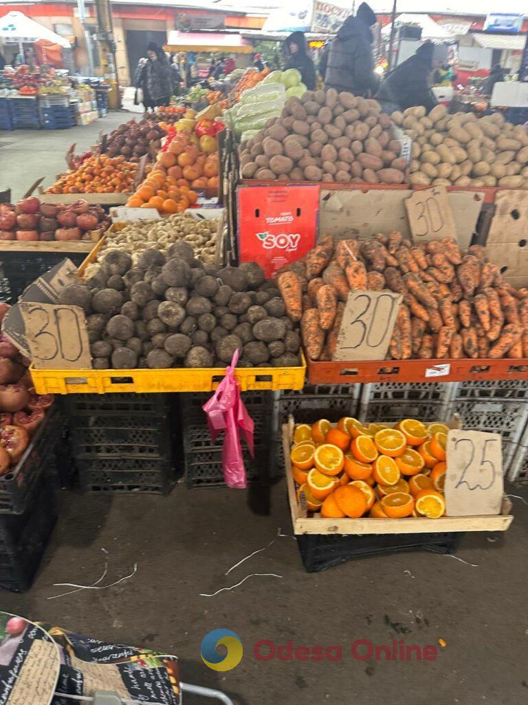 Яйця, ківі та печериці: суботні ціни на одеському «Привозі»