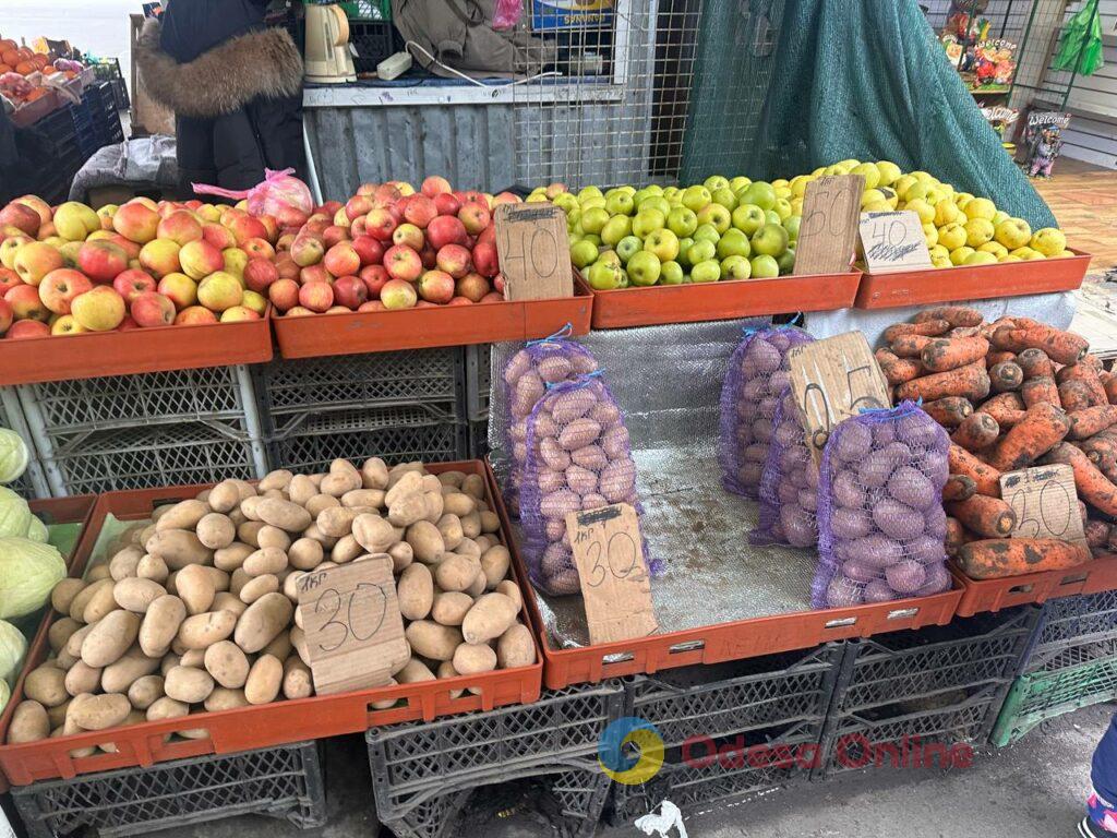 Яйця, ківі та печериці: суботні ціни на одеському «Привозі»