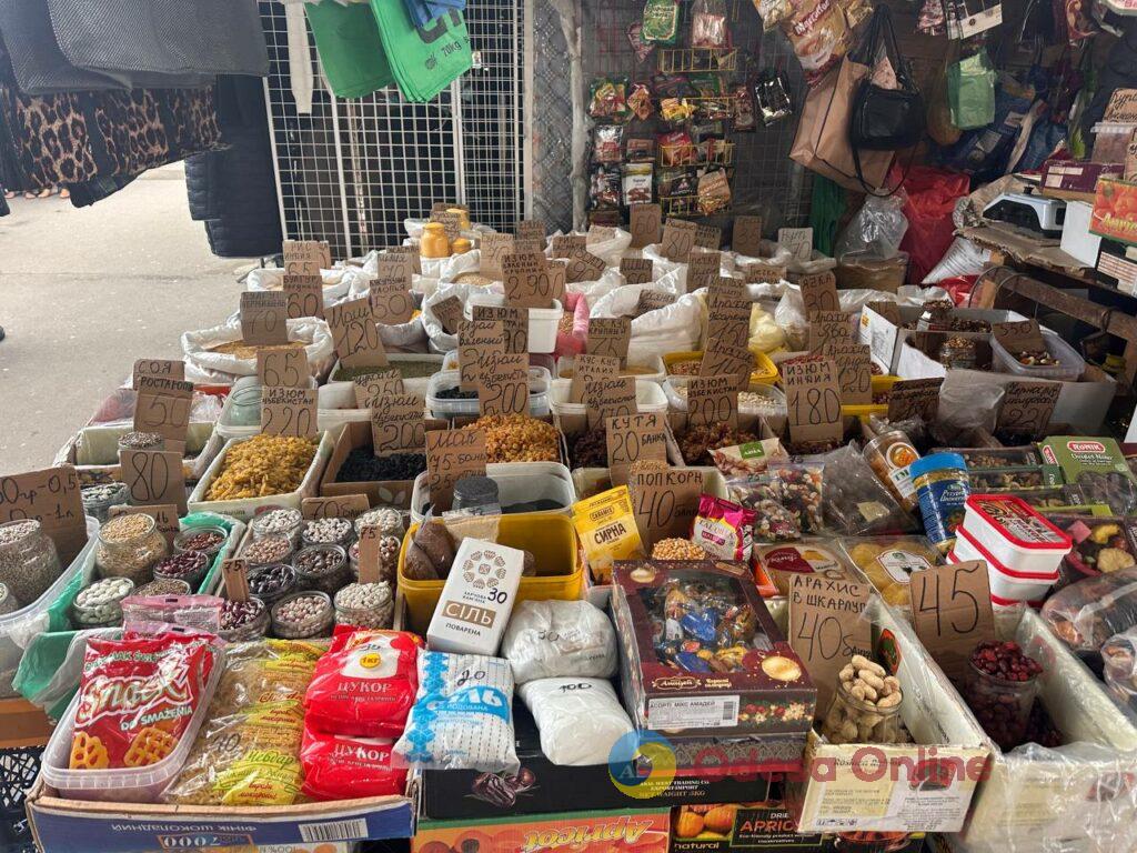 Яйця, ківі та печериці: суботні ціни на одеському «Привозі»