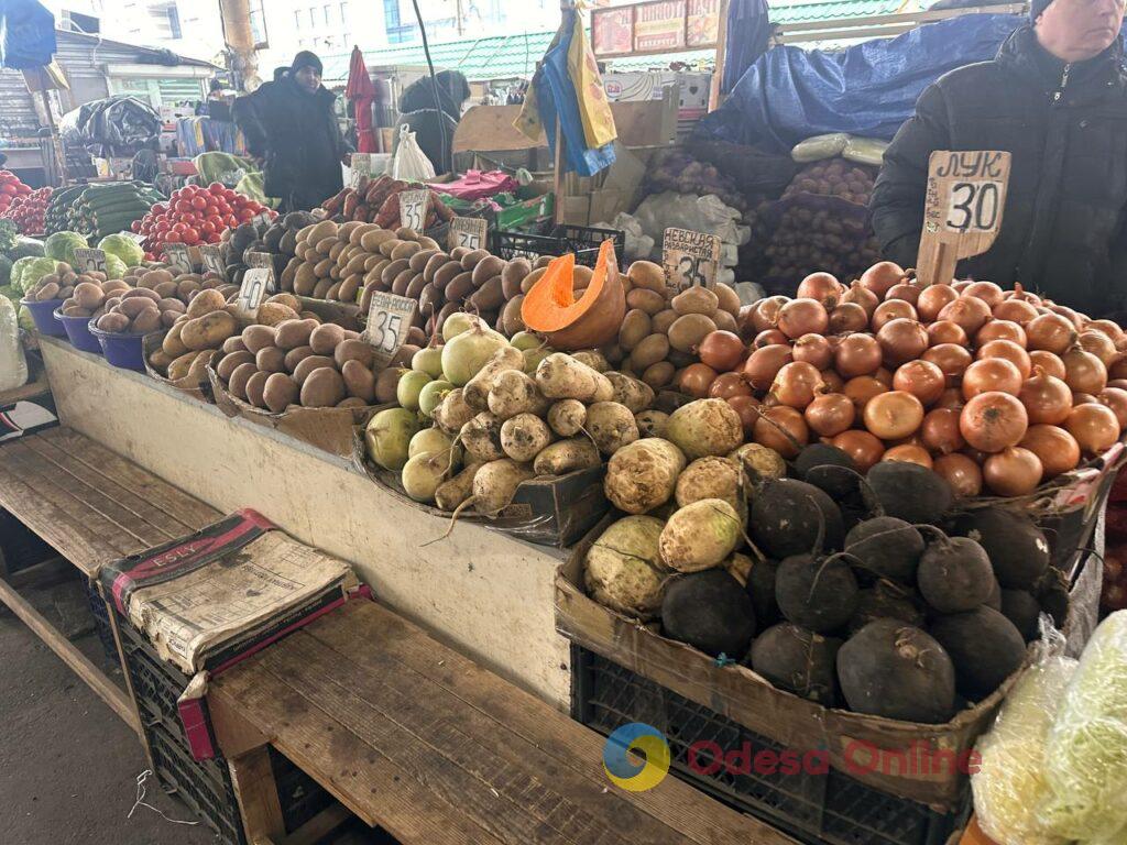 Яйця, ківі та печериці: суботні ціни на одеському «Привозі»