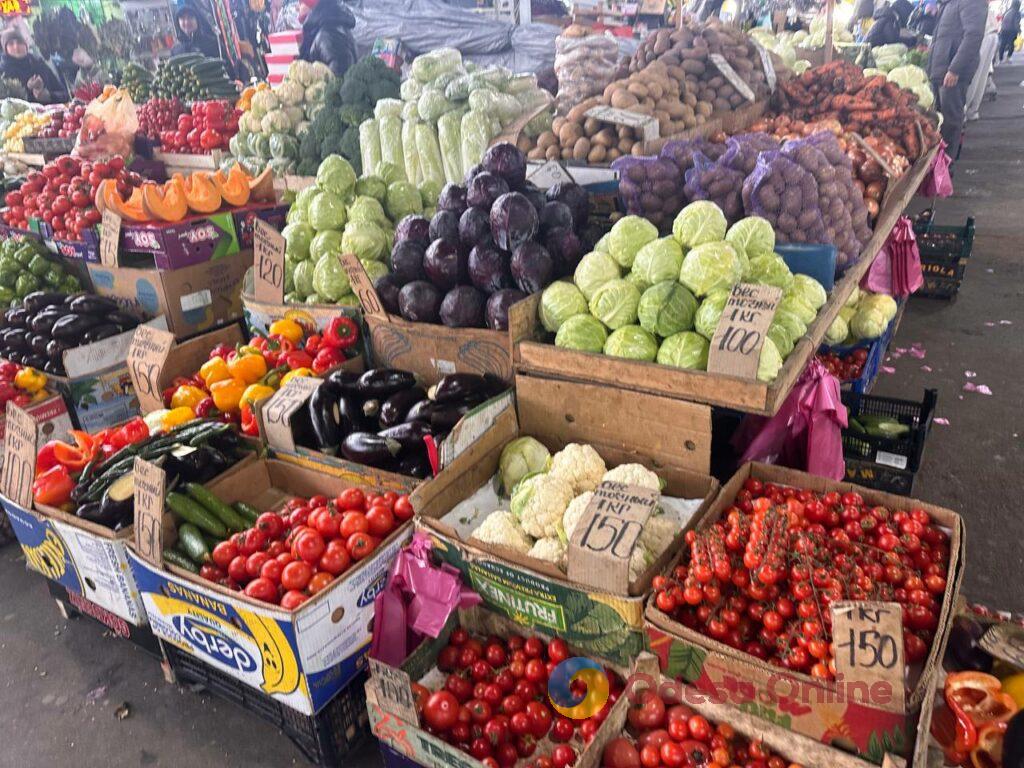 Яйця, ківі та печериці: суботні ціни на одеському «Привозі»