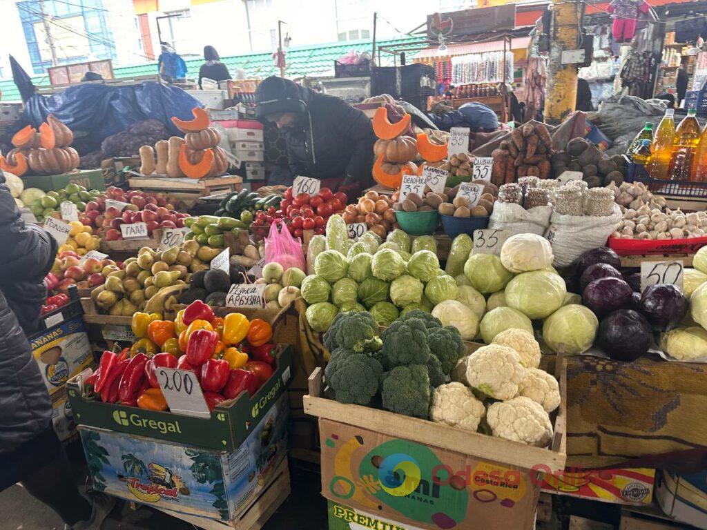 Яйця, ківі та печериці: суботні ціни на одеському «Привозі»