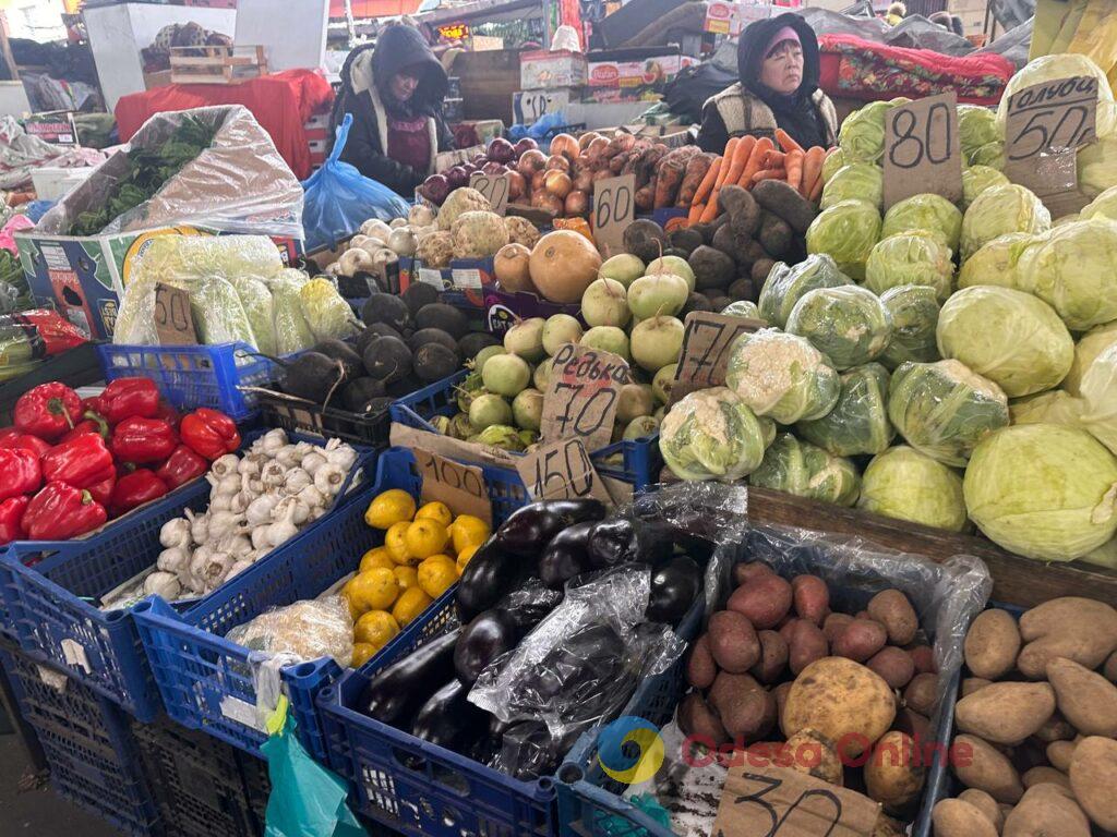 Яйця, ківі та печериці: суботні ціни на одеському «Привозі»