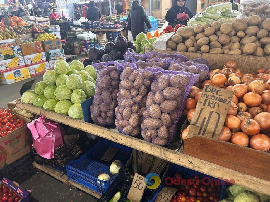 Яйця, ківі та печериці: суботні ціни на одеському «Привозі»