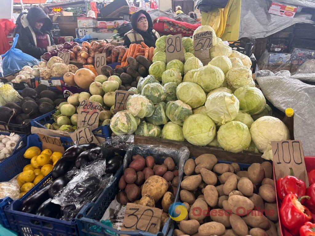 Яйця, ківі та печериці: суботні ціни на одеському «Привозі»