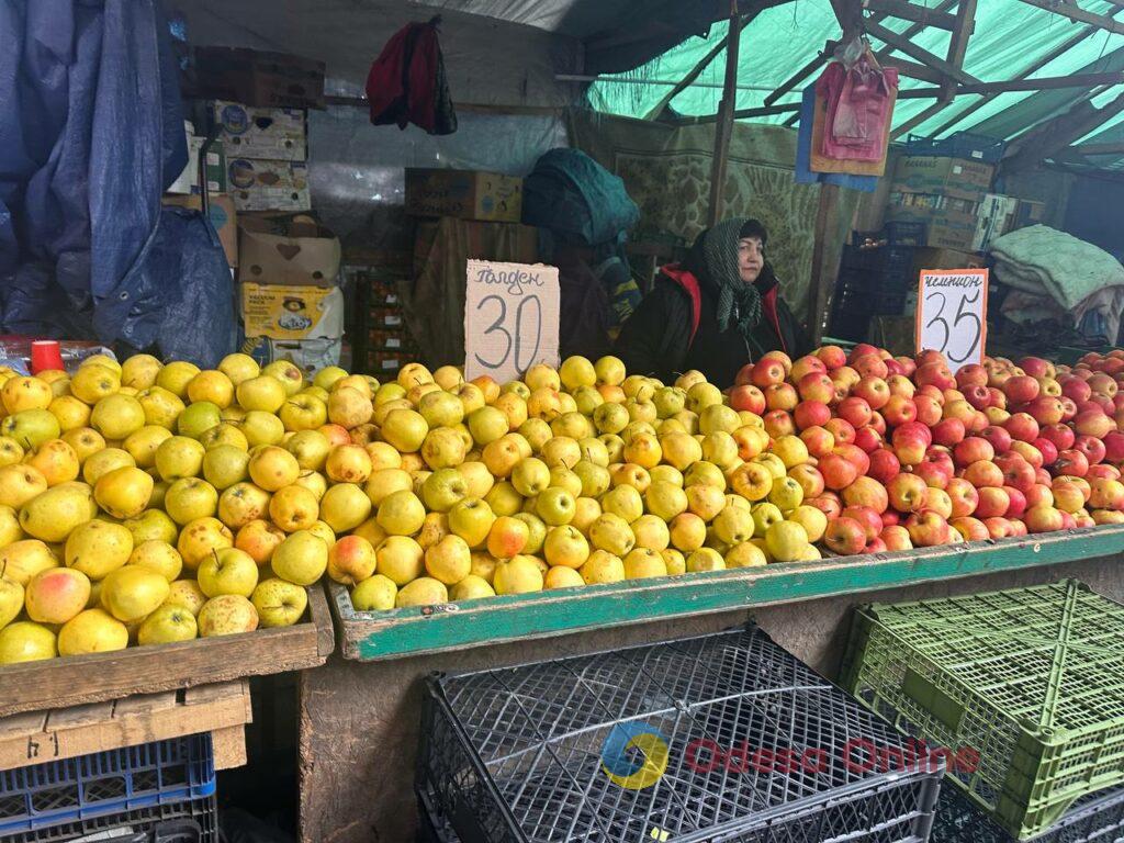 Яйця, ківі та печериці: суботні ціни на одеському «Привозі»