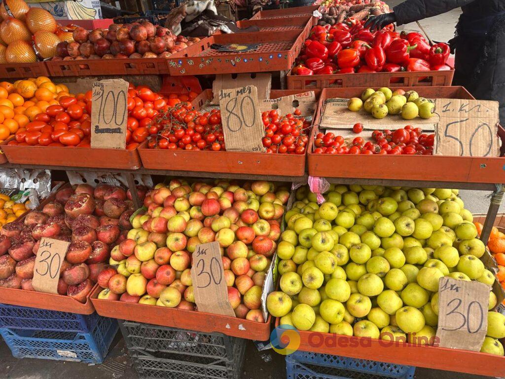 Яйця, ківі та печериці: суботні ціни на одеському «Привозі»