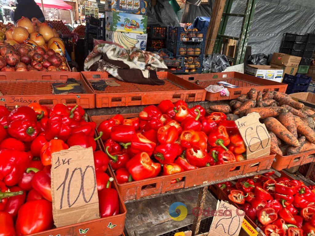 Яйця, ківі та печериці: суботні ціни на одеському «Привозі»