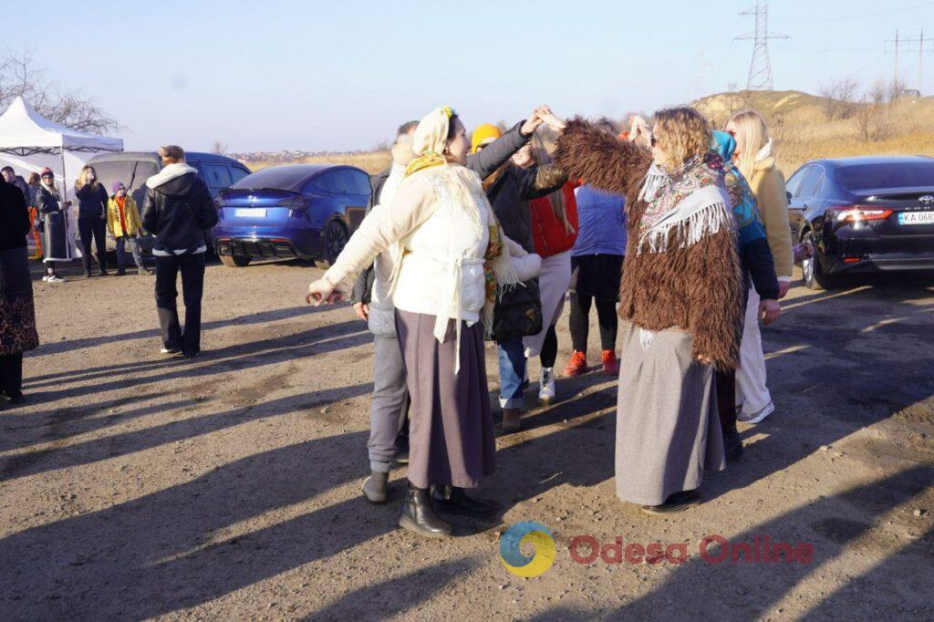 Сожгли чучело и водили хороводы: как одесситы на Куяльнике с зимой прощались
