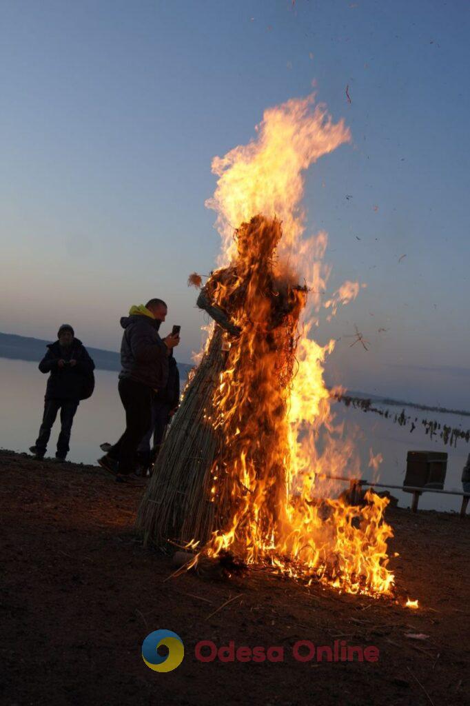 Сожгли чучело и водили хороводы: как одесситы на Куяльнике с зимой прощались