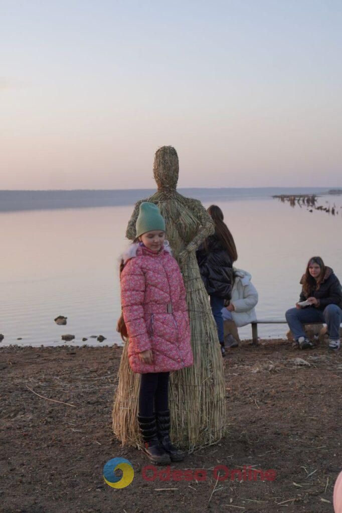 Сожгли чучело и водили хороводы: как одесситы на Куяльнике с зимой прощались
