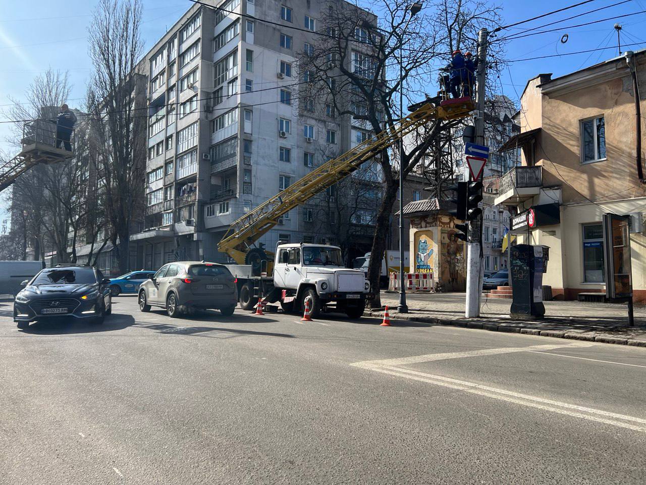 В Одесі відновили роботу світлофора, який зламали вандали 