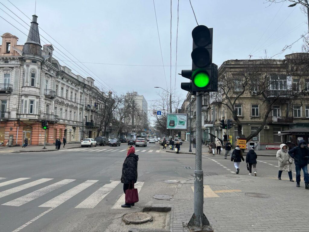 В Одесі відновили роботу світлофора, який зламали вандали В Одесі відновили роботу світлофора, який зламали вандали