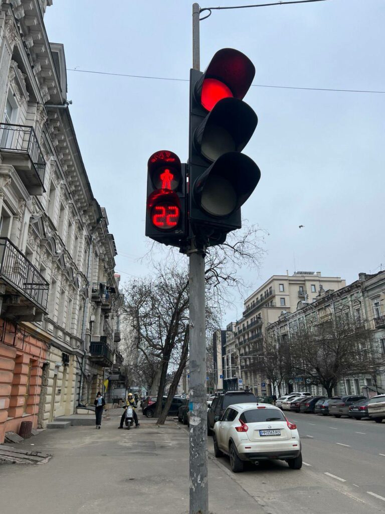 В Одесі відновили роботу світлофора, який зламали вандали В Одесі відновили роботу світлофора, який зламали вандали