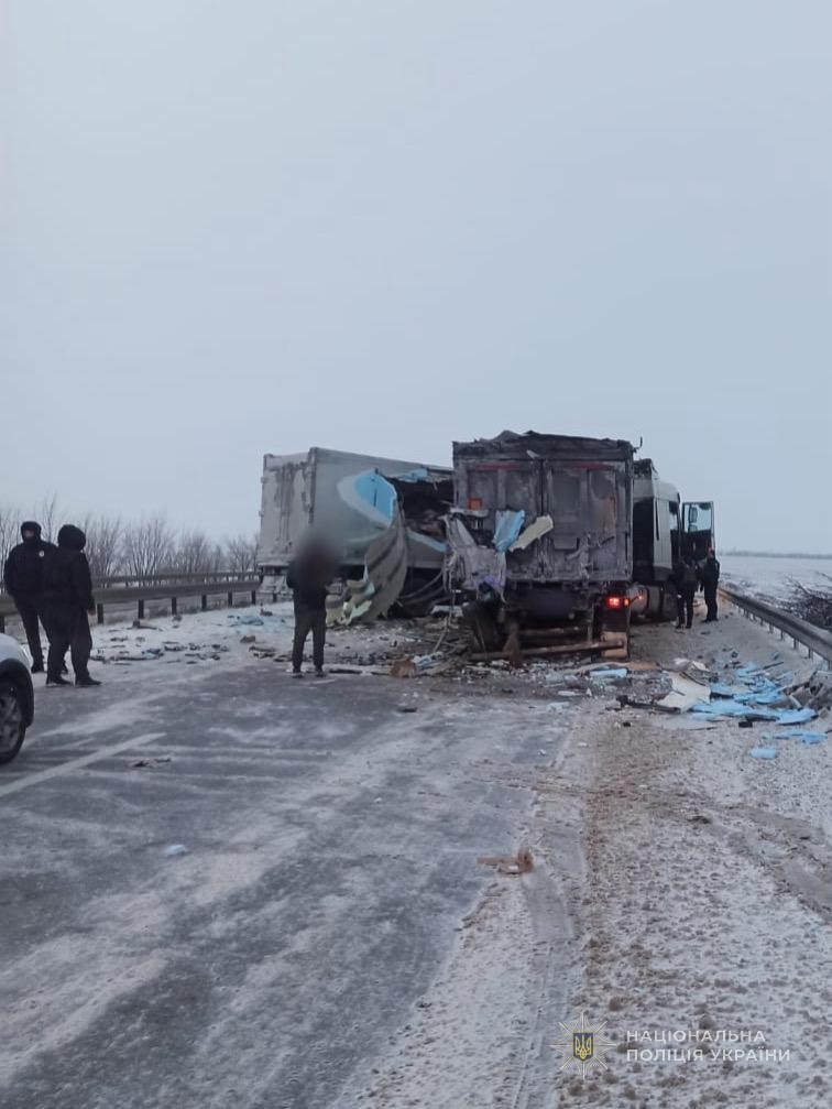 В Одесской области столкнулись две грузовика — пострадал мужчина