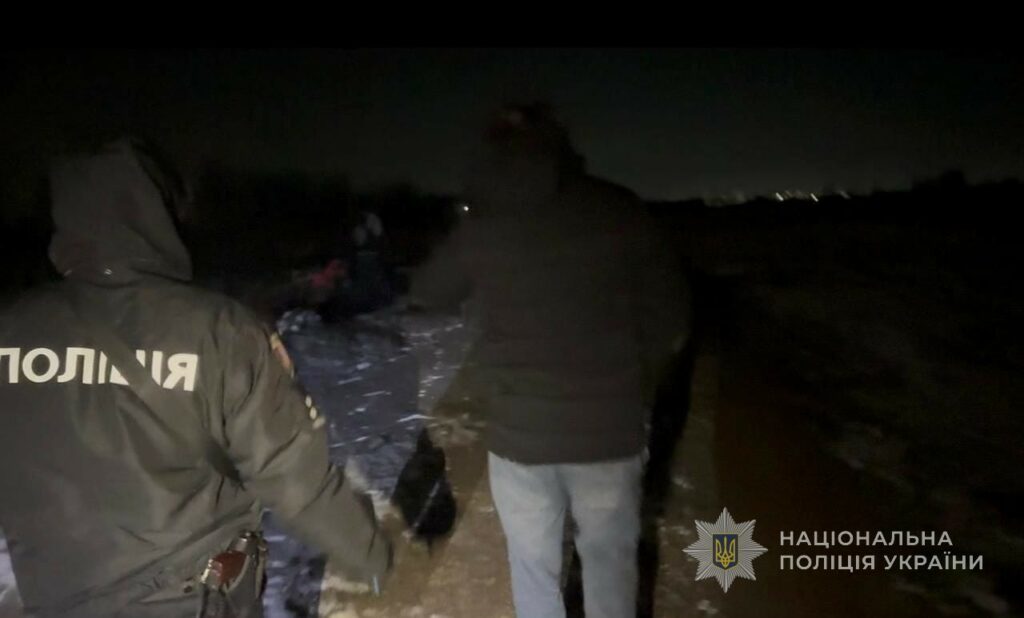 Пошкодив пам’ятники на цвинтарі: в Одеському районі затримали вандала