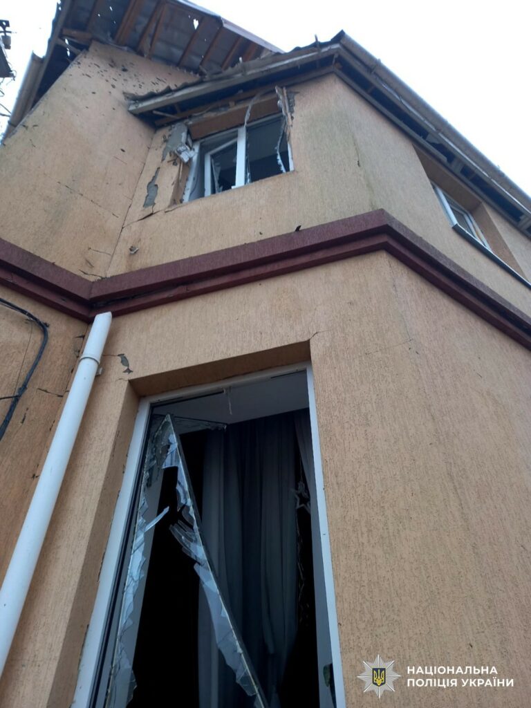 На Херсонщині через обстріли РФ поранено шістьох людей і пошкоджено 40 об’єктів На Херсонщині через обстріли РФ поранено шістьох людей і пошкоджено 40 об’єктів