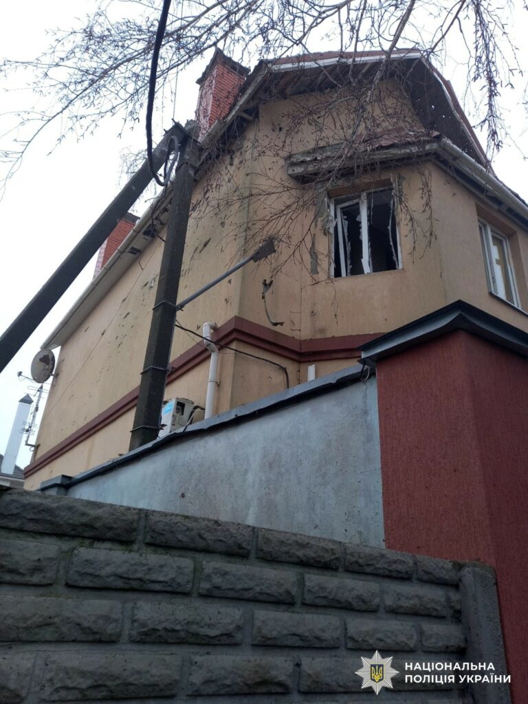 На Херсонщині через обстріли РФ поранено шістьох людей і пошкоджено 40 об’єктів На Херсонщині через обстріли РФ поранено шістьох людей і пошкоджено 40 об’єктів