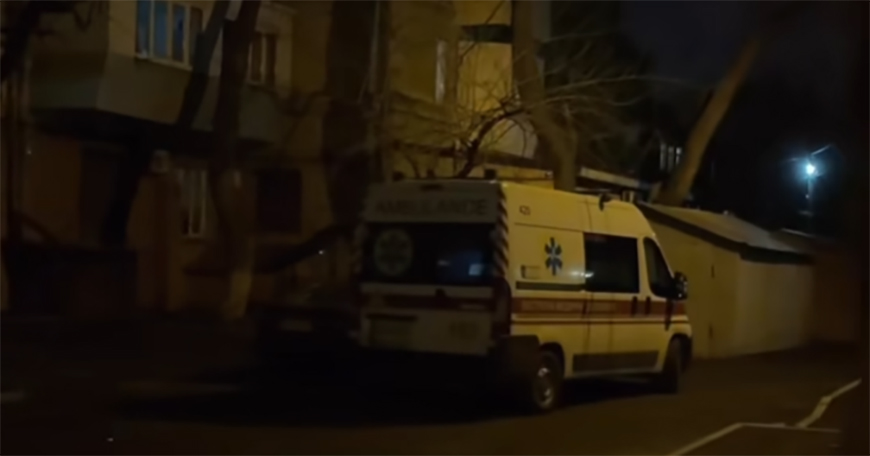 В Одессе военный взял в заложники бригаду «скорой» В Одессе военный взял в заложники бригаду «скорой»