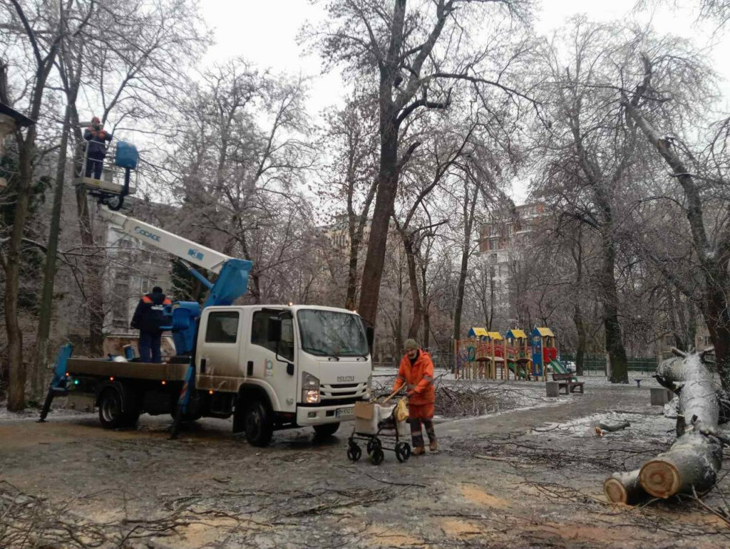 В Одесі оновили понад 15 кілометрів кабельних мереж зовнішнього освітлення