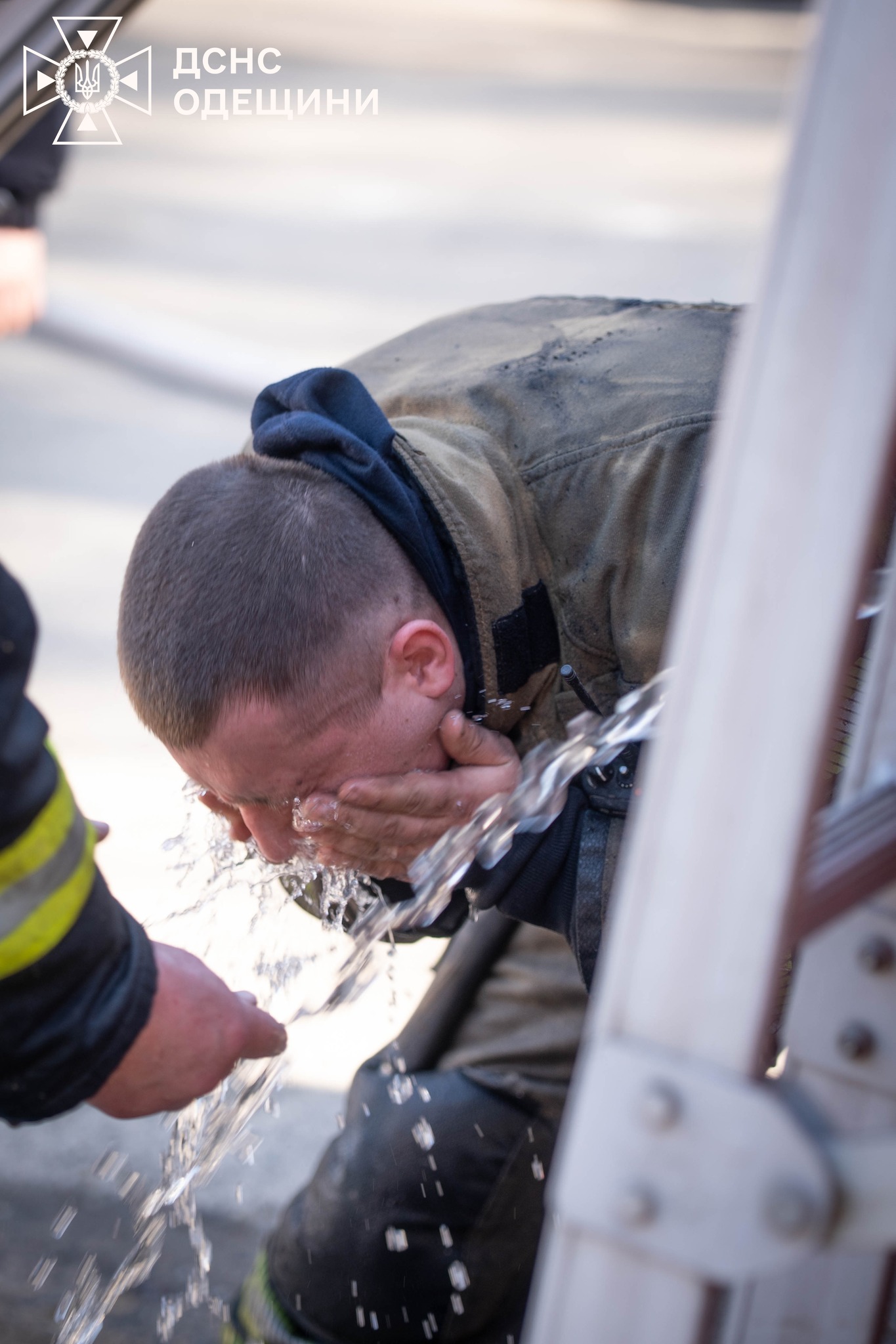Вогонь охопив 200 квадратних метрів: у центрі Одеси гасили пожежу (фото, відео)
