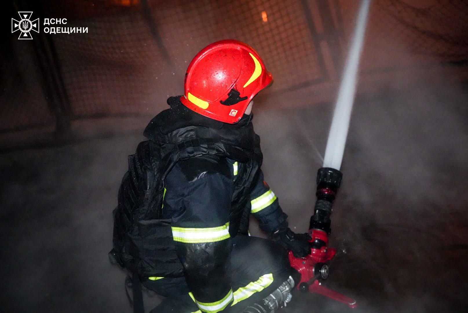 Вночі РФ атакувала Одесу та область: на території портової інфраструктури спалахнули масштабні пожежі (фото)