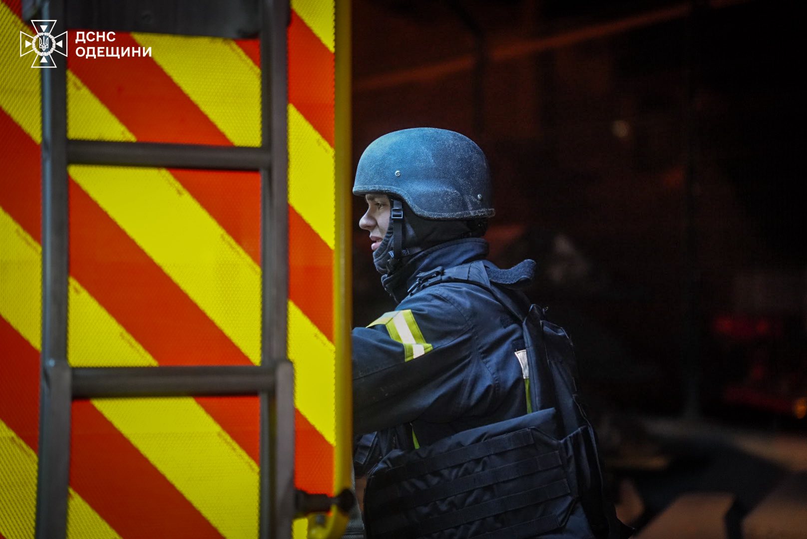 Вночі РФ атакувала Одесу та область: на території портової інфраструктури спалахнули масштабні пожежі (фото)