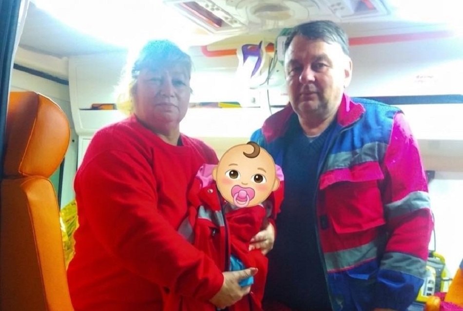 Принимали роды в пути: в Одесской области женщина родила ребенка в карете скорой