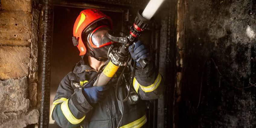 В Измаиле во время пожара в пятиэтажке спасли двух людей